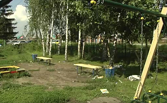 Свалку мусора на детской площадке устроили в селе Красноглинное
