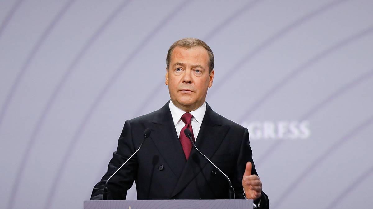 Медведев проголосовал на выборах президента России
