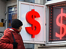 Рубль на открытии торгов подешевел к доллару