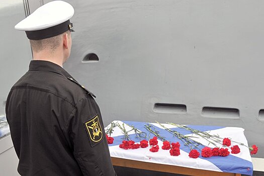 Путин посмертно наградил погибших подводников