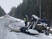 В ДТП с разорванной грузовиком легковушкой в Красноярском крае погибли трое