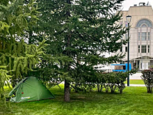 Неизвестные установили палатку в центре Москвы и рассмешили россиян