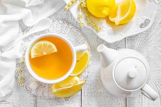 Чем опасен чай с лимоном: 3 ошибки, разрушающие организм