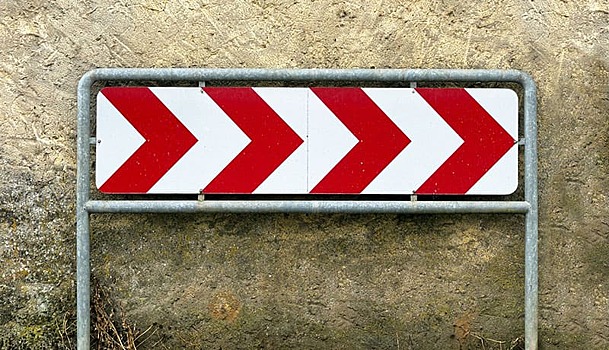 Знак 1.34.1, 1.34.2, 1.34.3 «Направление поворота»: как выглядит, что означает, какие штрафы