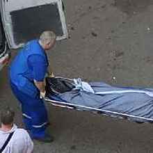 Годовалый ребенок упал из окна дома на севере Москвы