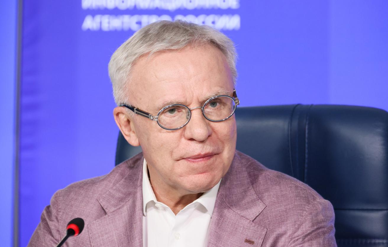 Фетисов возмутился, что гандболистов гораздо раньше не допускали к участию в турнирах