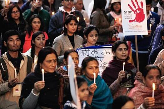Школьниц в Индии избили за сопротивление домогательствам
