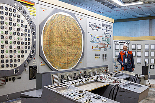 А теперь тут лужайка