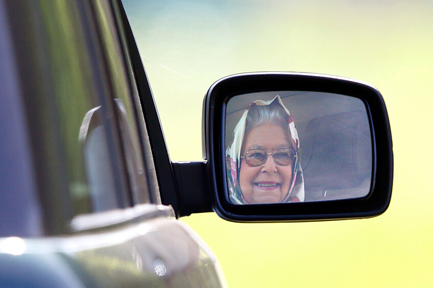 Королева Елизавета II за рулем автомобиля Range Rover, 2017 год