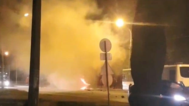Пассажир BMW сгорел в машине после ДТП с автобусом в Петергофе