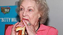95-летняя Бетти Уйат здорова благодаря хот-догам и водке