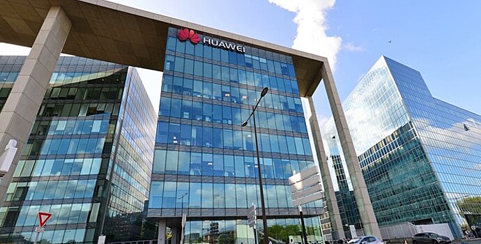 Huawei cделает собственные карты вместе с «Яндексом» и Booking