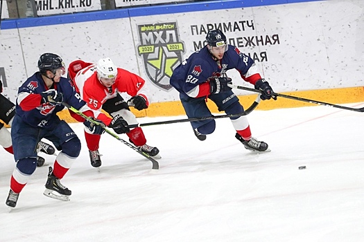 Нижегородская «Чайка» с неожиданного поражения стартовала в Кубке Харламова