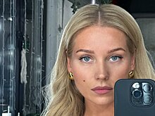 Кристина Асмус опубликовала фото в топе и облегающей юбке