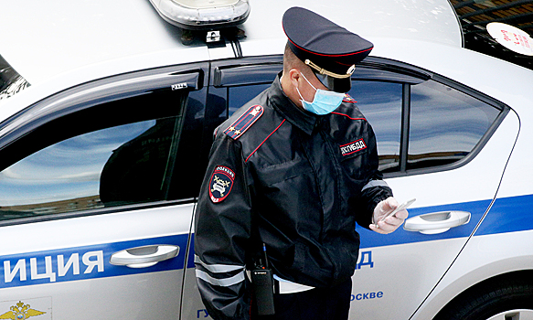 Мужчина избил полицейского в Москве
