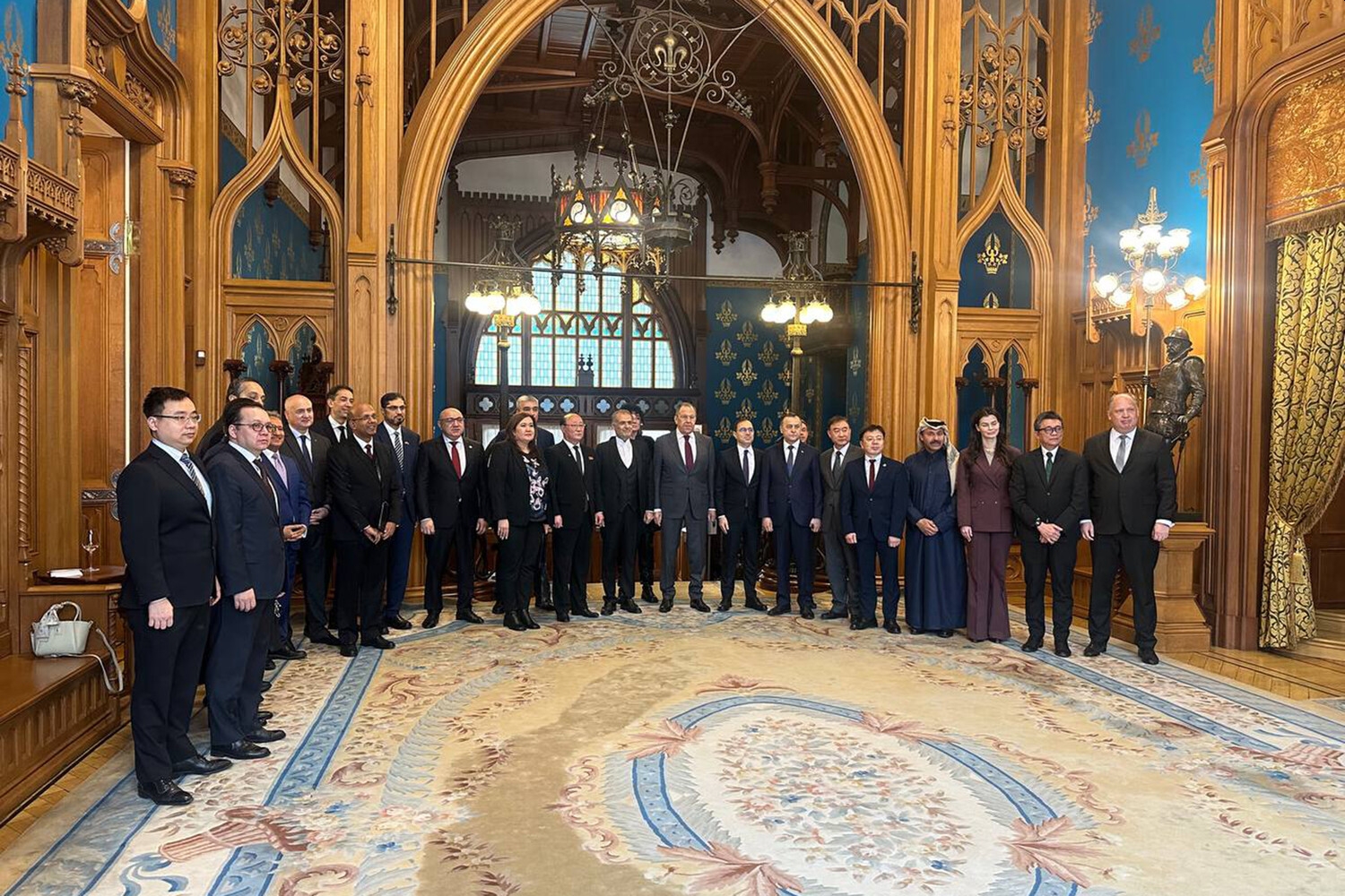 Лавров встретился с иностранными послами