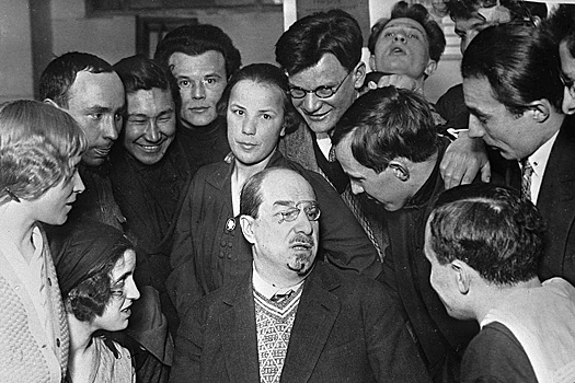 Как первый министр культуры Анатолий Луначарский спасал Кремль и Большой театр