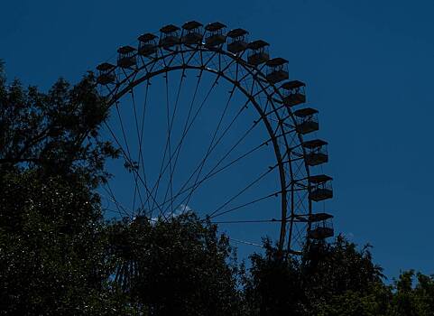 В России женщина упала с колеса обозрения