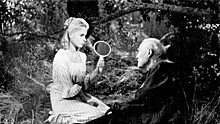 В прокат вышла драма Ингмара Бергмана 1957 года под названием «Земляничная поляна»