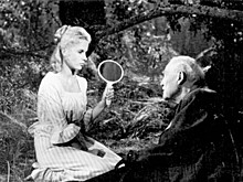 В прокат вышла драма Ингмара Бергмана 1957 года под названием «Земляничная поляна»