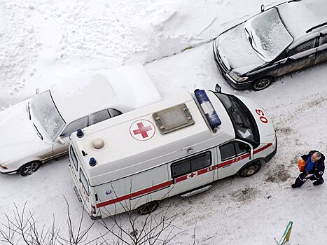 Пятиклассница выпала с 13-го этажа в Петербурге и выжила