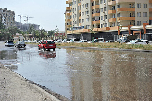 На Хырдаланском круге прорвало трубу с нечистотами