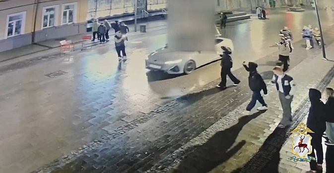 Полиция задержала нижегородца, запустившего салют с капота авто на Покровке
