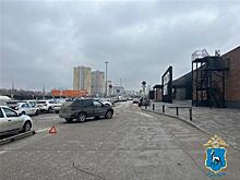 Водитель SsangYong сбил старушку на парковке самарского ТЦ