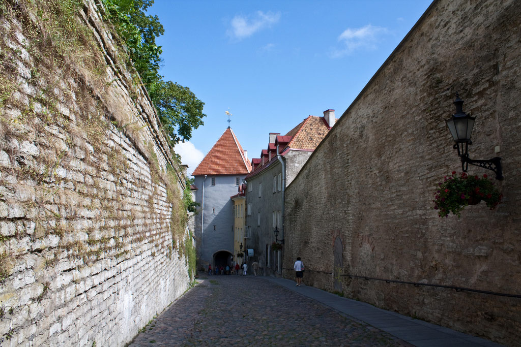 Улица Пикк Ялг (Длинная нога), Таллин, Эстония, Европа