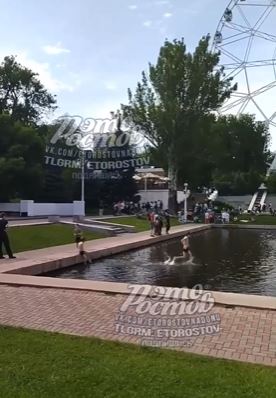 В Ростове дети открыли сезон купания в фонтанах