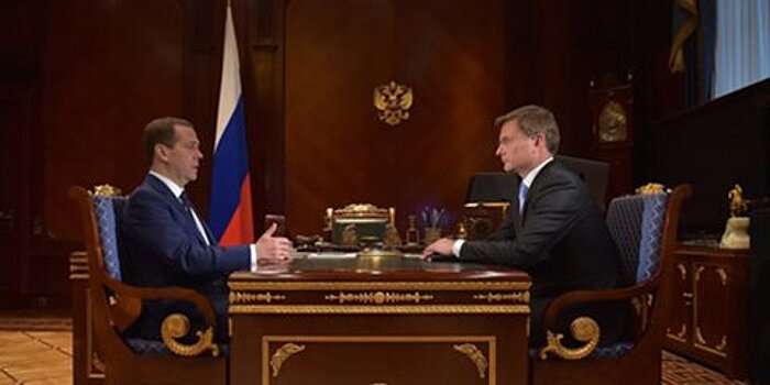 Медведев назначил главу алмазодобывающей компании "Алроса"