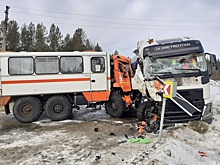 Четыре человека пострадали в ДТП с вахтовкой и автоцистерной в Югре