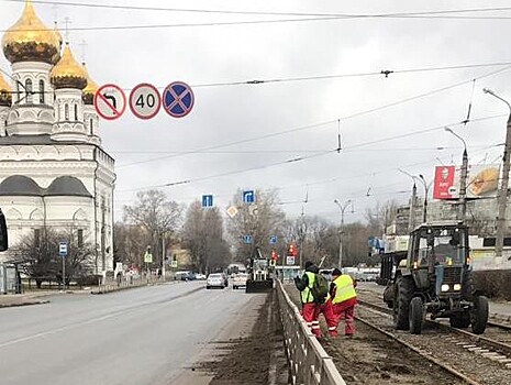 В Твери продолжаются работы по уборке смёта