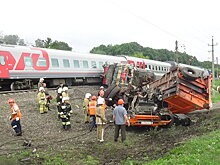 Грузовик столкнулся с электричкой на Ставрополье