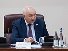 Минниханов наградил депутата Госдумы Гильмутдинова медалью за заслуги перед Татарстаном