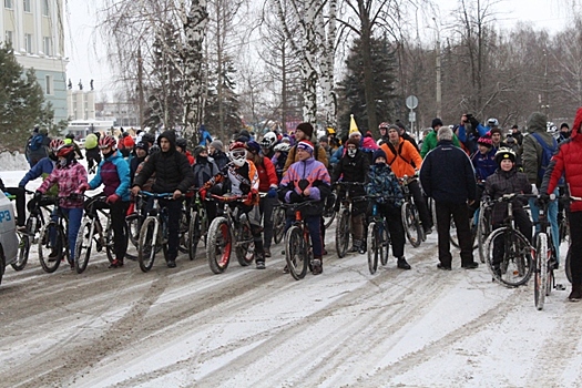 Около 400 человек приняли участие в зимнем велопараде в Ижевске