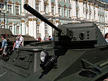 Зрители фестиваля «Боевая сталь» в Питере попали под танк. Видео