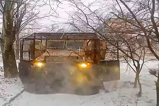 От "защищенного" броневика из США после взрыва осталась лишь рама с колесами