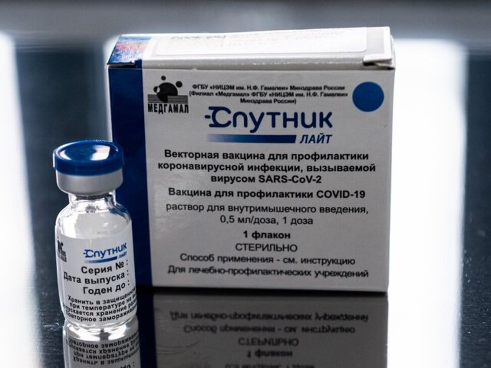 Вакцина упаковка. Спутник вакцина от коронавируса. Спутник Лайт вакцина. Вакцина Спутник Лайт однокомпонентная. Вакцинация Спутник Лайт в Москве.