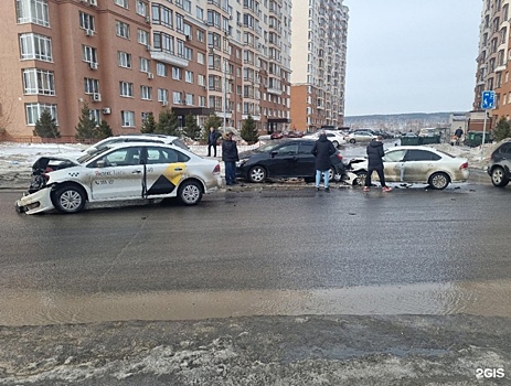 В Кемерове произошло тройное ДТП с такси