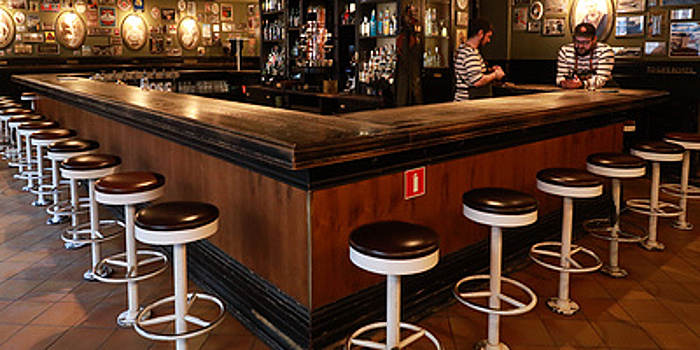 Петербургские кафе и КТ "на всякий случай". Главное о коронавирусе за 22 октября