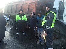 Устроили погоню, стреляя по колёсам: полицейские задержали пьяного водителя, угнавшего грузовик
