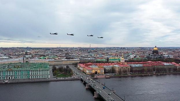 Портреты ветеранов в небе над Петербургом: как прошла репетиция авиапарада ко Дню Победы в северной столице