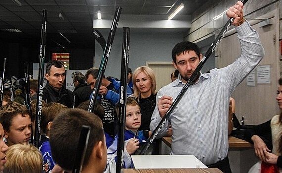 Фирма Даниса Зарипова "ЗаряД" потребовала 1,7 млн рублей с хоккейного клуба "Челны"