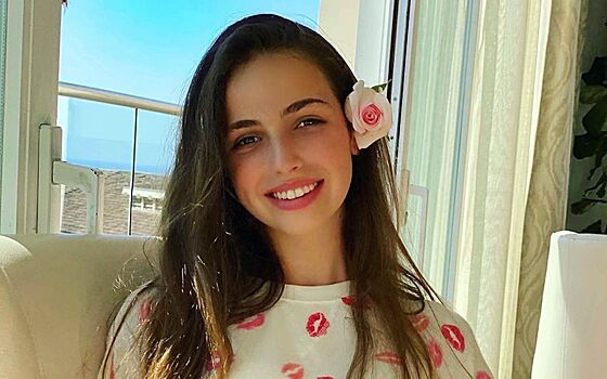 Море шаров и 333 розы от незнакомца: дочь известного клипмейкера Тоня Худякова отметила 14-летие