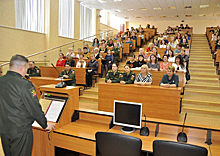 Начальник Военной академии РХБ защиты поздравил женский коллектив академии с Международным женским днем