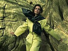 42-летняя Энн Хэтэуэй обнажила грудь в съемке для Vogue