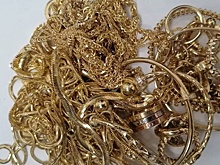 В Сочи у пассажирки самолета нашли драгоценностей на 56 млн рублей