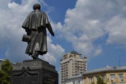 «Он не меняется». Гришковец - о своем новом романе и родном городе