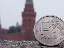 Рубль снижается в начале торгов к доллару и евро
